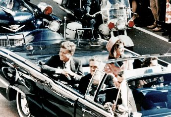 Afirma Trump que difundirá documentos clasificados del asesinato de JFK