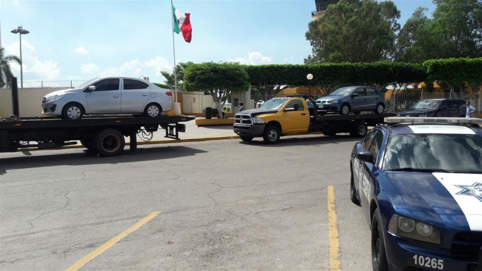 Policía Federal decomisan dos Uber en el Aeropuerto de Los Mochis