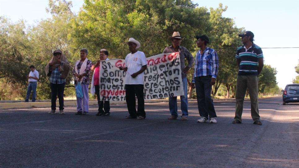 Por casi 2 horas ejidatarios de El Pochotal bloquean carretera