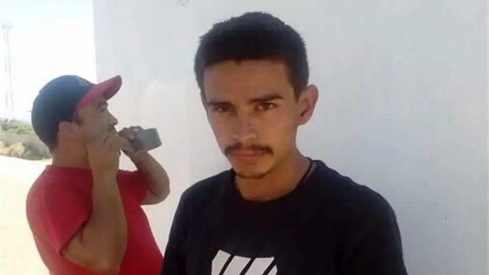 Joven de Nío busca a su familia para regresar a casa