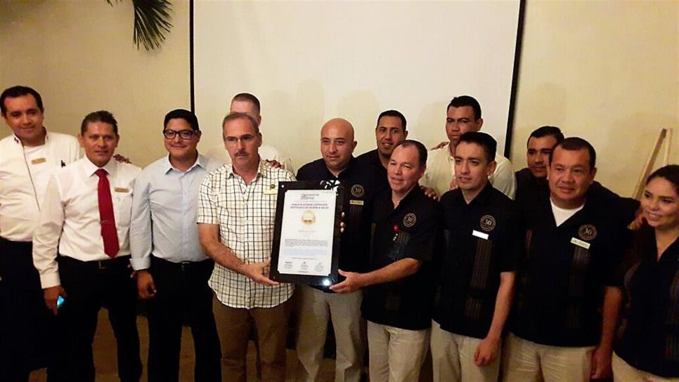 Recibe Grupo Pueblo Bonito Certificado de Calidad e Higiene