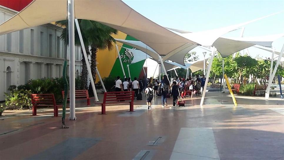 Niños de escuela Obregón toman clases en Parque Temático