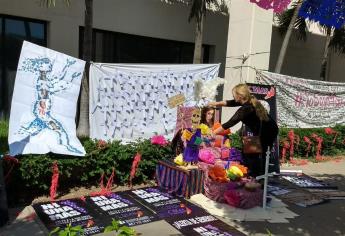 Recuerdan a víctimas de feminicidio con altar en la FGE