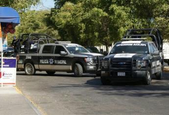 Policías detienen a 3 cuando robaban autopartes