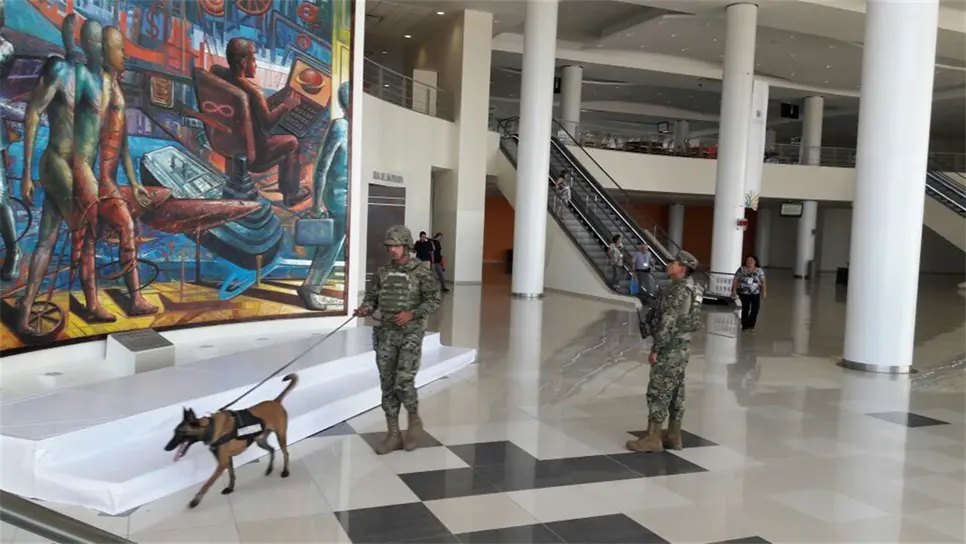 Blindan el Centro de Convenciones en espera de Osorio Chong