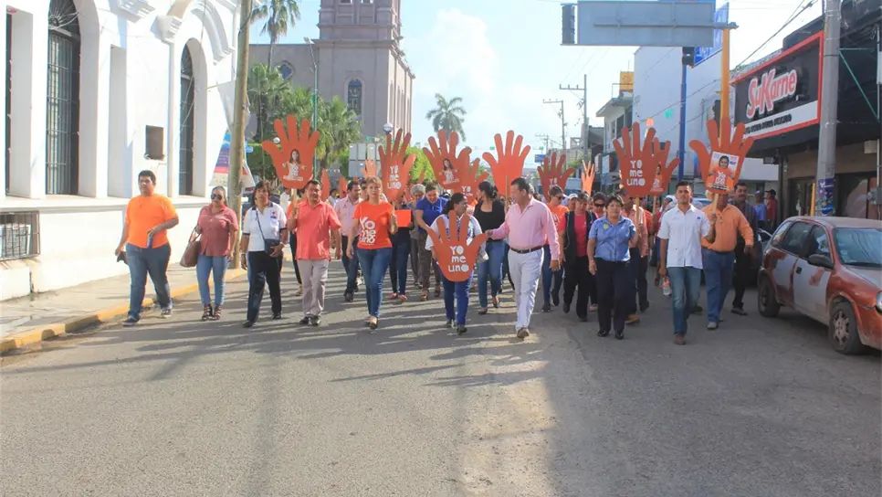 Marchan en contra de la violencia de la mujer en Escuinapa