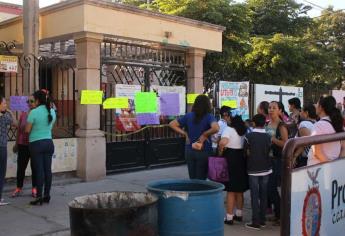 Madres de familia toman primaria en Los Mochis por insegura