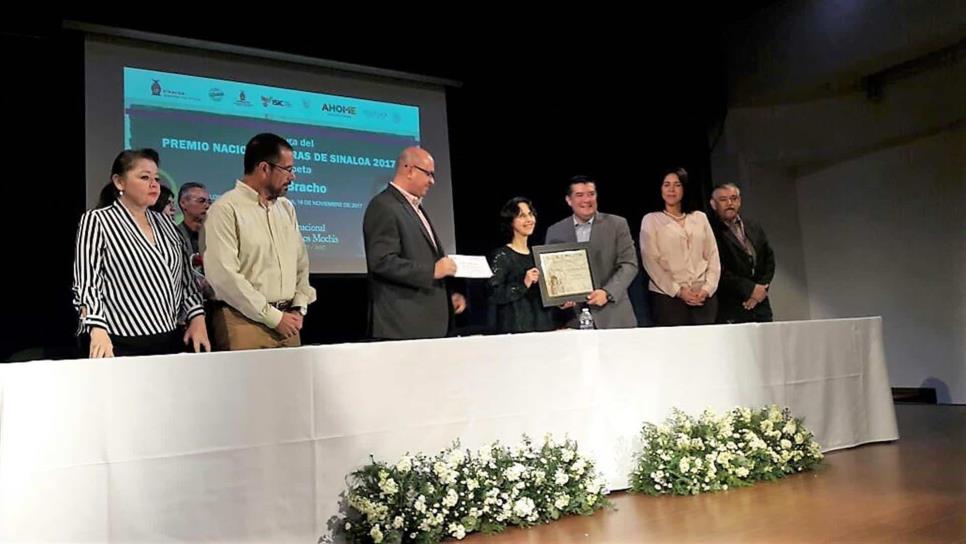 La poeta Coral Bracho recibe Premio Nacional Letras de Sinaloa 2017