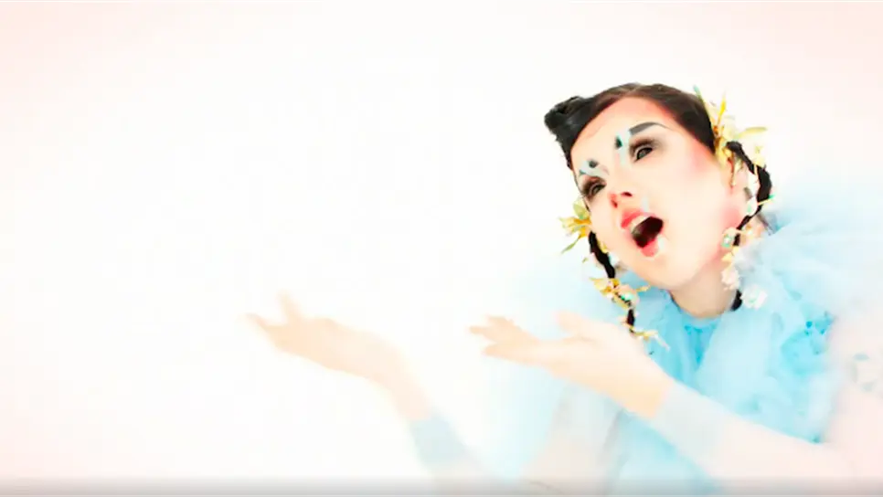 Björk estrena video de su álbum Utopia