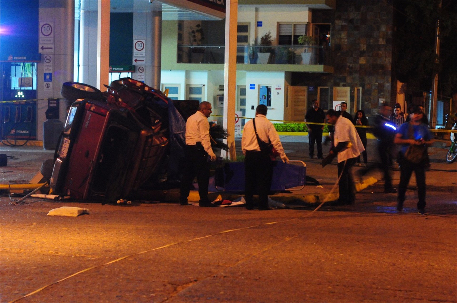 Uno de los vehículos sufrió volcadura