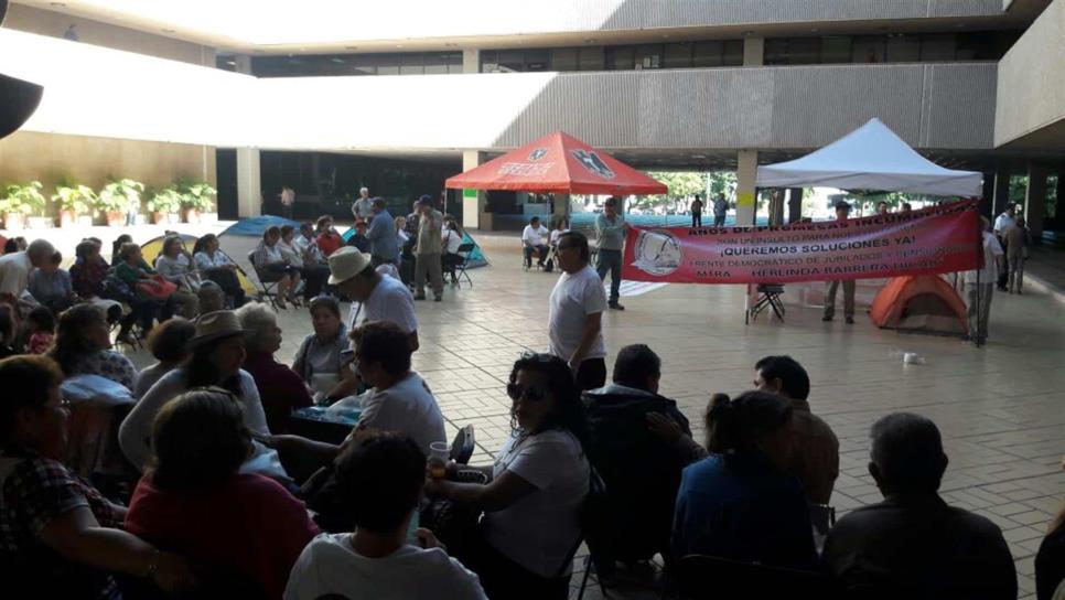 Tenemos hambre pero no es para recibir limosna: jubilados