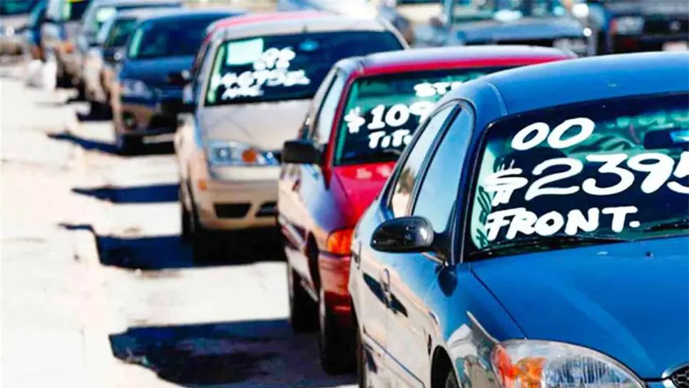 Autos usados en venta (Foto temática)