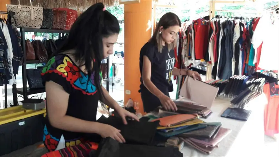 Promocionan artículos para la mujer, entre otras cosas.