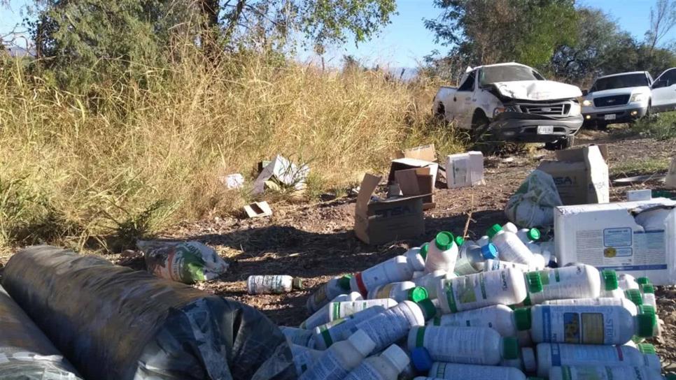 Herido al volcar camioneta con herbicidas en Mocorito