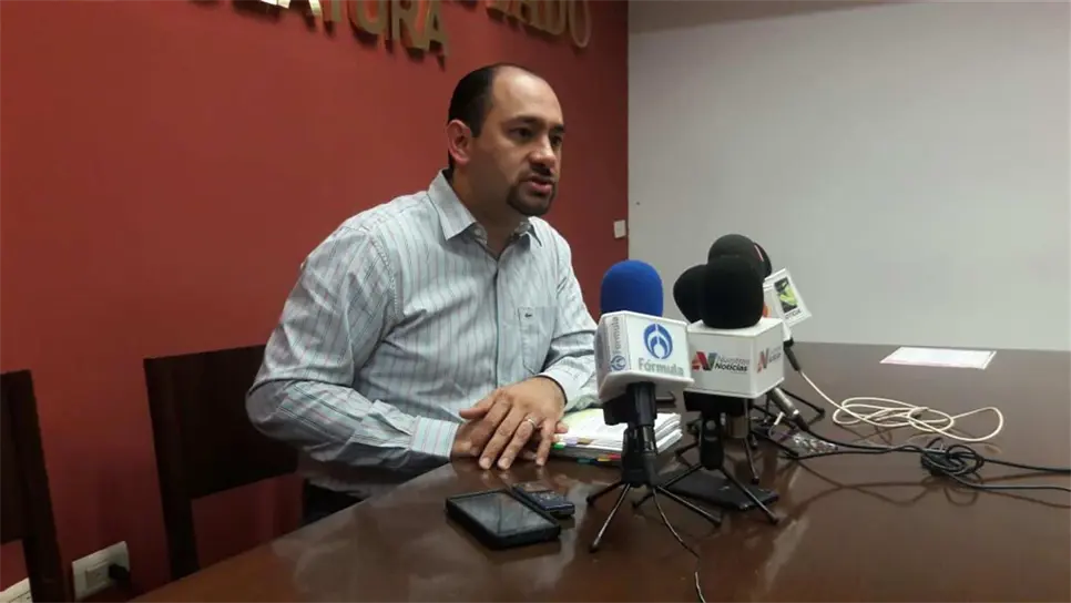 Diputado Carlos Castaños.