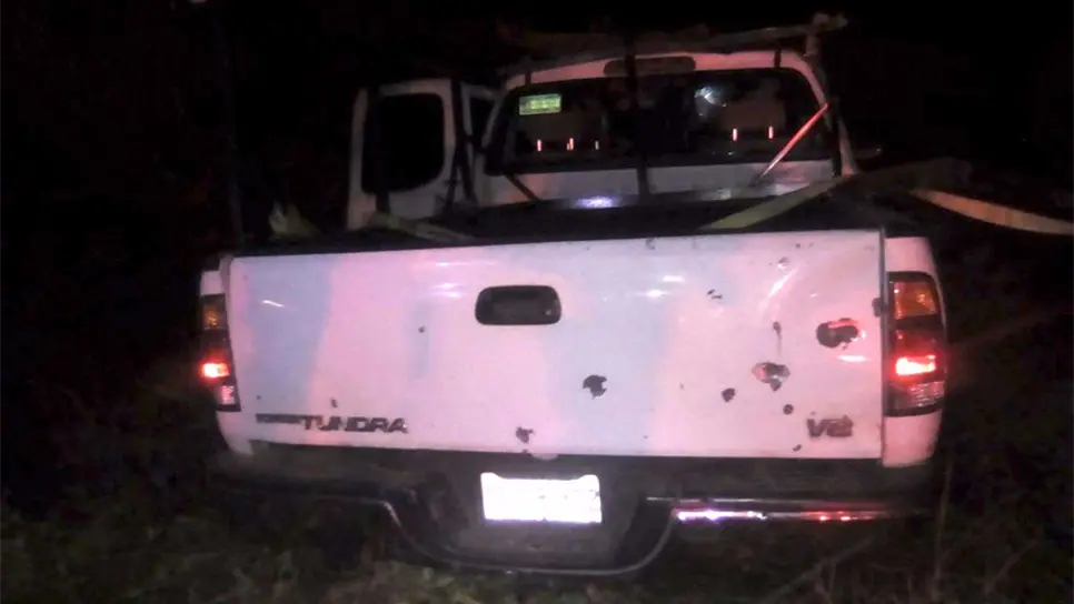 La camioneta quedó con las puertas abiertas.