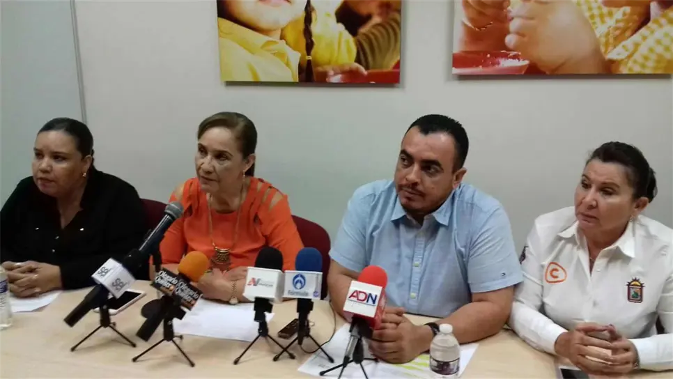 Autoridades de DIF Culiacán en rueda de prensa.