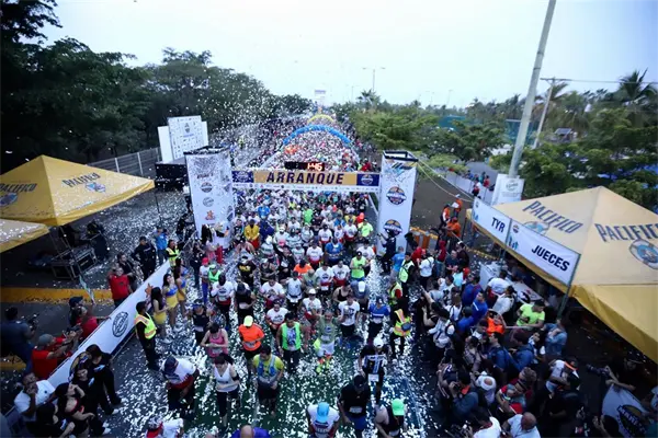 Más de 12 mil atletas participan en Gran Maratón Pacífico Más de 12 mil atletas participan en Gran Maratón Pacífico