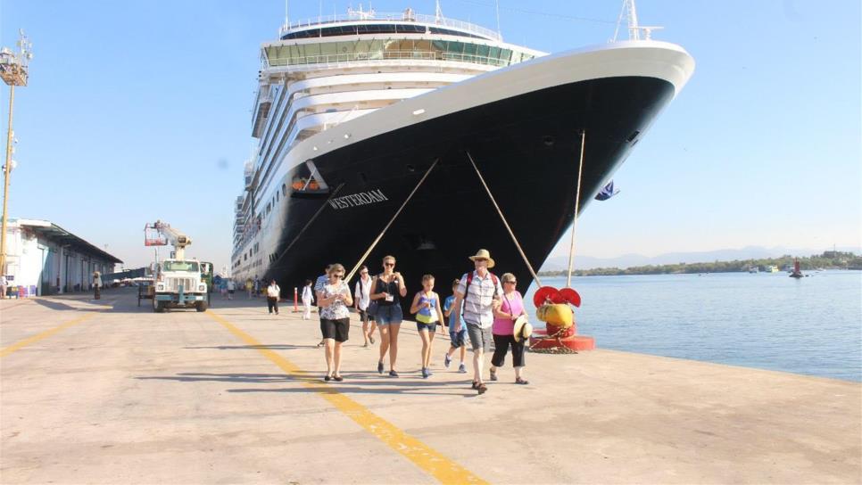 Llegan a Mazatlán más de 6 mil turistas en dos cruceros
