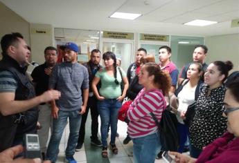 Se manifiestan trabajadores de MZ en la USE