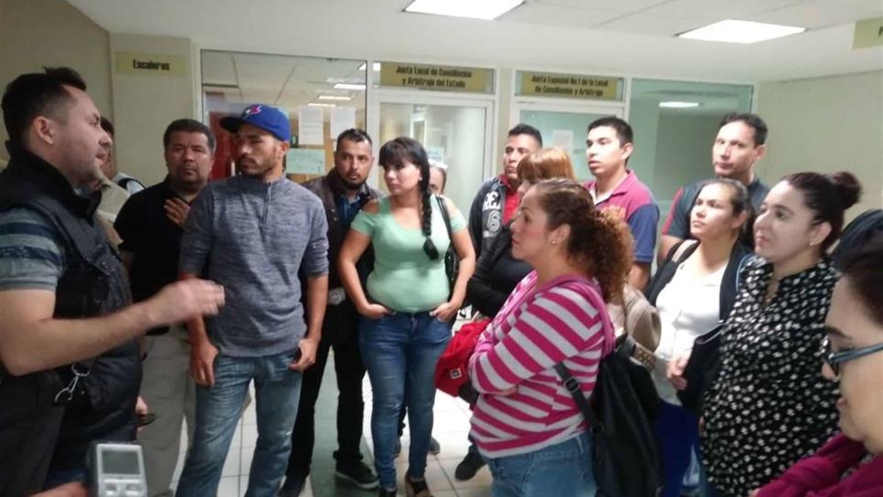 Se manifiestan trabajadores de MZ en la USE