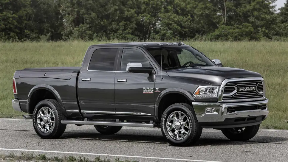 Fiat-Chrysler llama a la reparación de 42 mil camiones en México