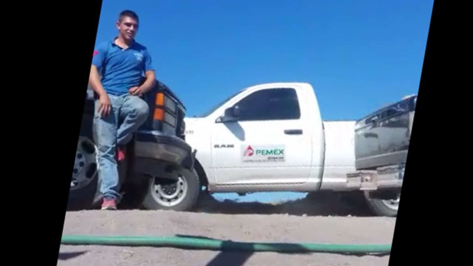 ¿Qué hace esa camioneta de Pemex en pleno robo de gasolina?