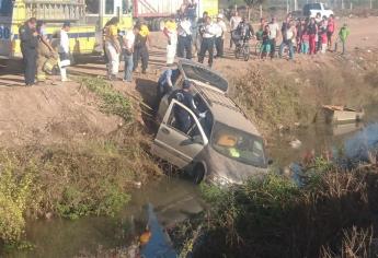 Mujer sufre ataque epiléptico y cae a un dren