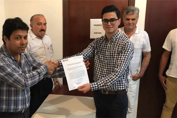 Salen precandidatos independientes a la calle por firmas Salen precandidatos independientes a la calle por firmas