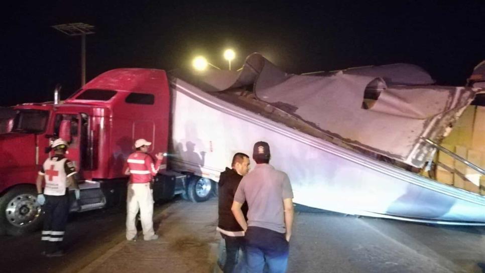 Tren carguero embiste un tráiler en Culiacán
