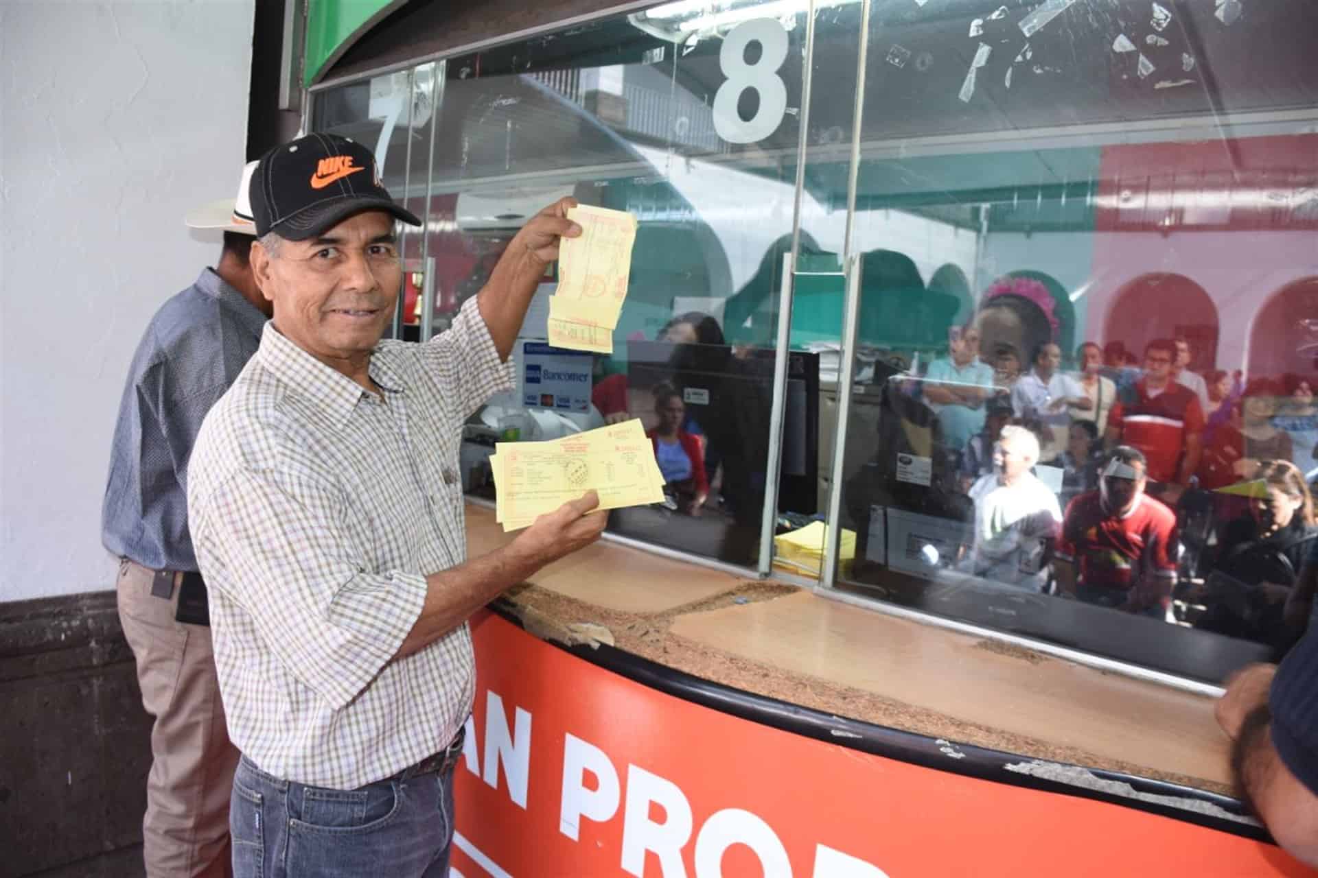 Planean rifar 2 vehículos entre usuarios cumplidos con pago del predial