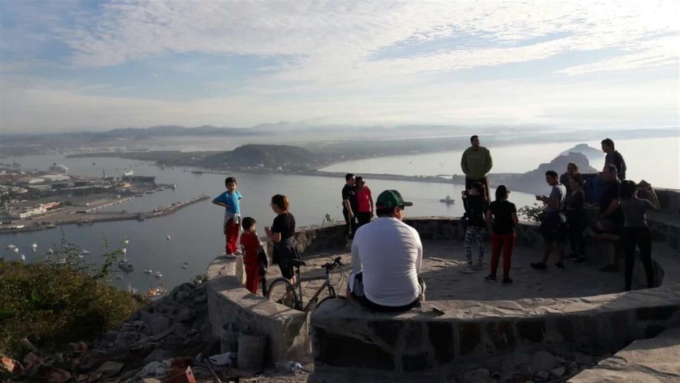 Atorada segunda etapa del faro de Mazatlán