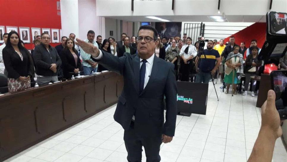 Rinde protesta Reyes Guerra como Secretario del Ayuntamiento