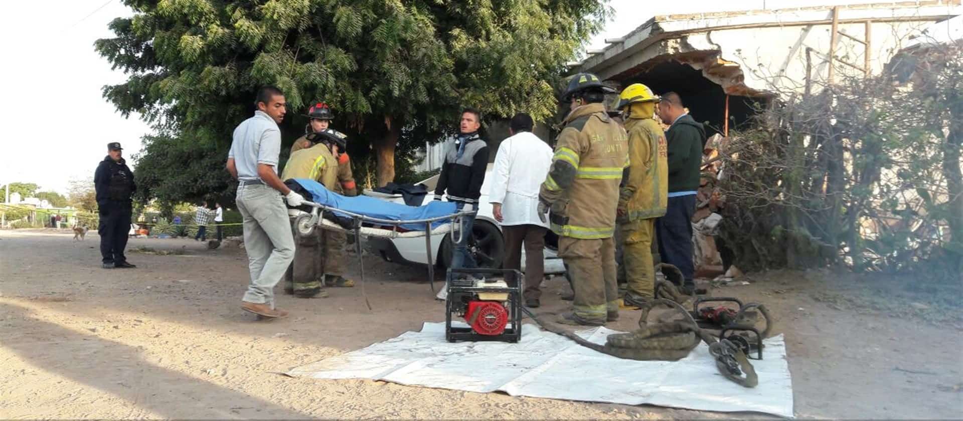 Dos muertos y un herido tras chocar Camaro contra vivienda