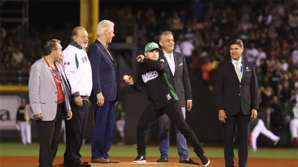 Clinton, Canelo y Carlos Slim inauguran Serie del Caribe 2018
