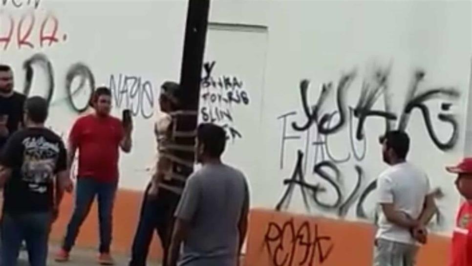 Atrapan ciudadanos a presunto asaltante y lo amarran a un poste