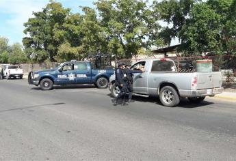 Federales detienen a un pareja con un arma en San Miguel