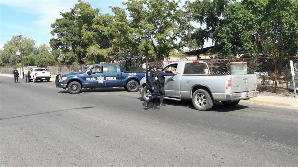 Federales detienen a un pareja con un arma en San Miguel