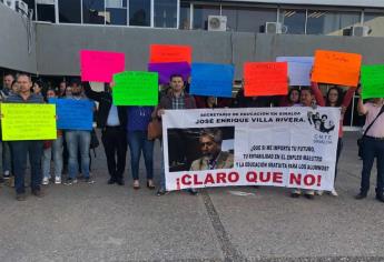 Maestros de telebachillerato se manifiestan en la SEPyC