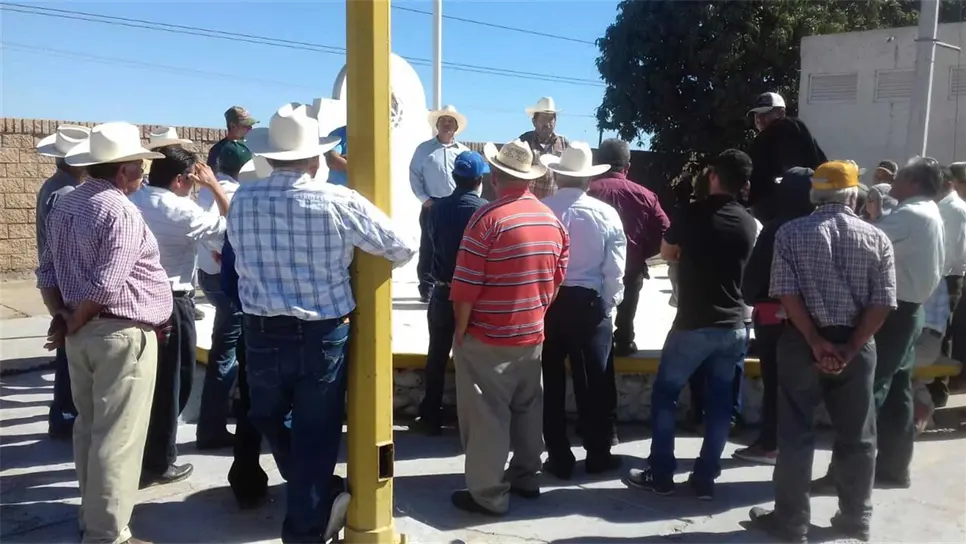 Productores toman caseta de Alhuey y 4 caminos