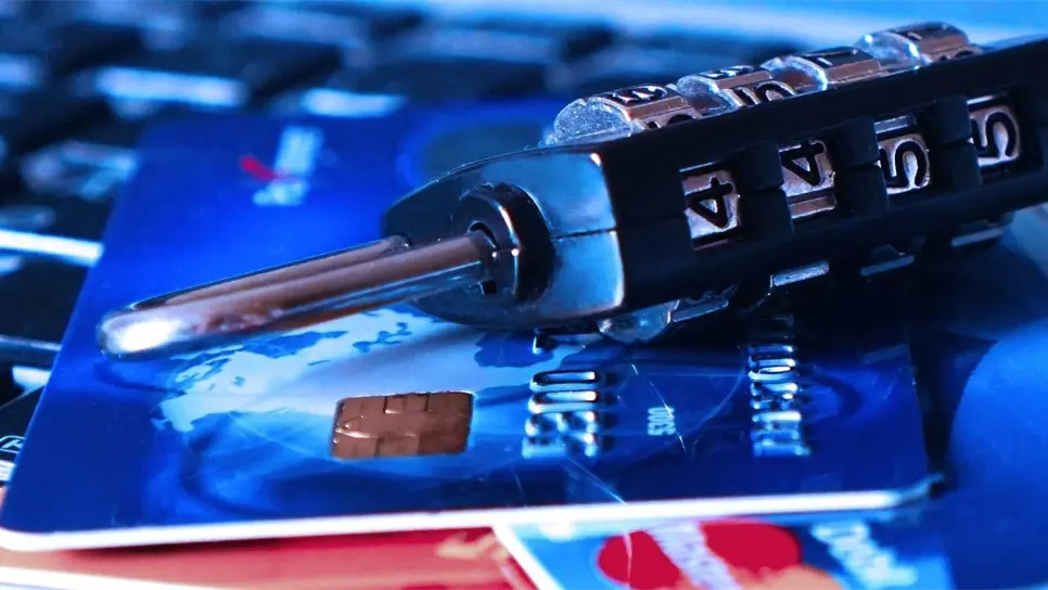 Exhorta Condusef a denunciar cargos bancarios no reconocidos a través su página