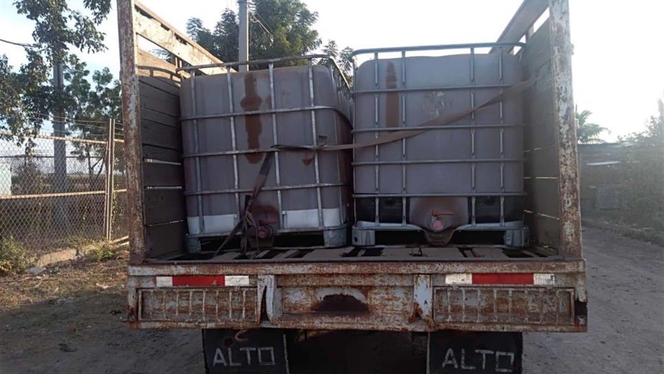 Decomisan 3 camionetas y 7 mil 650 litros de gasolina robada Decomisan 3 camionetas y 7 mil 650 litros de gasolina robada