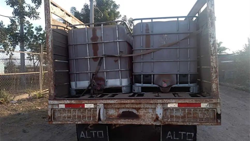 Decomisan 3 camionetas y 7 mil 650 litros de gasolina robada