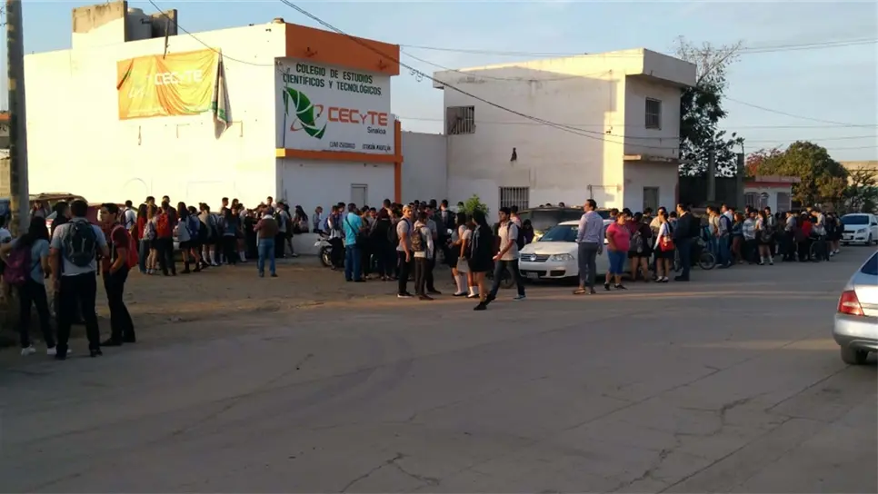 Toman padres de familia Cecyte Mazatlán