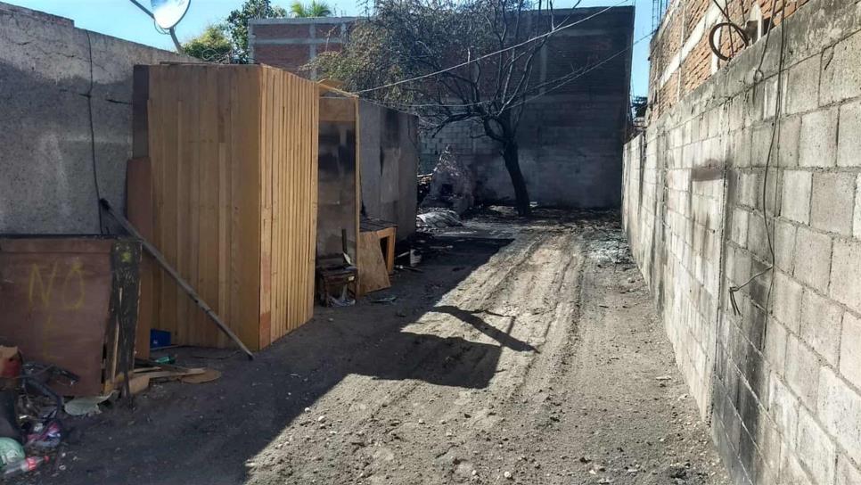 Desconocen vecinos si vendía gasolina robada en casa incendiada