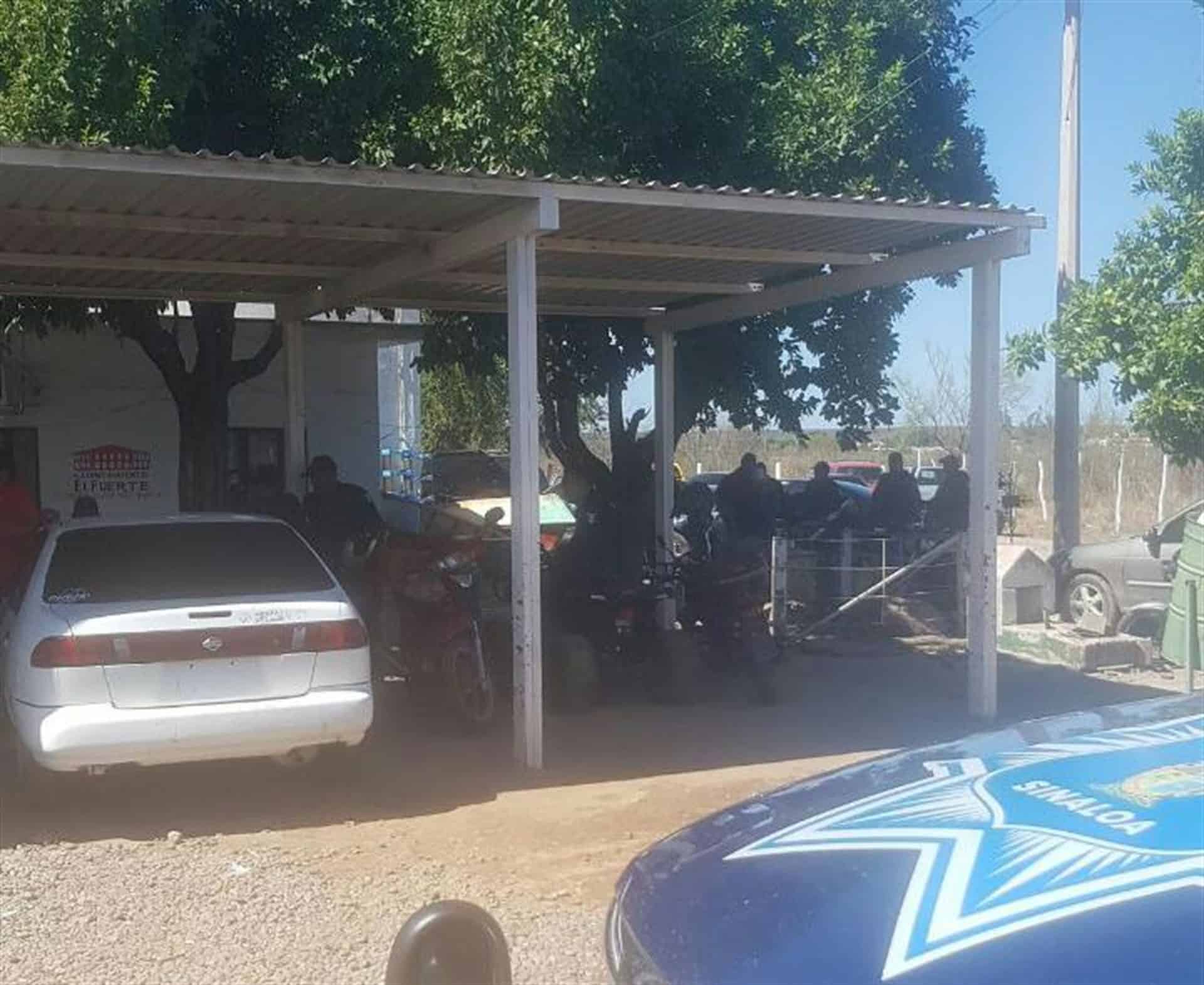 Policías de El Fuerte se mantienen en paro