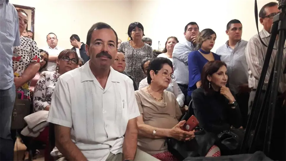 Cede el PRD candidatura por el distrito 03 a Adolfo Rojo