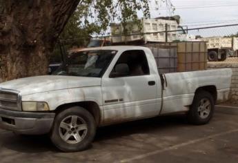 Policías de Guasave aseguran 2 mil litros de gasolina robada