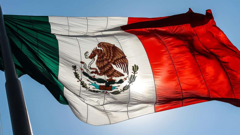 A mano, así se hace la bandera de México: gobierno federal