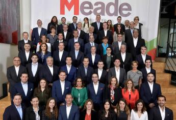 Meade presenta a su equipo de campaña